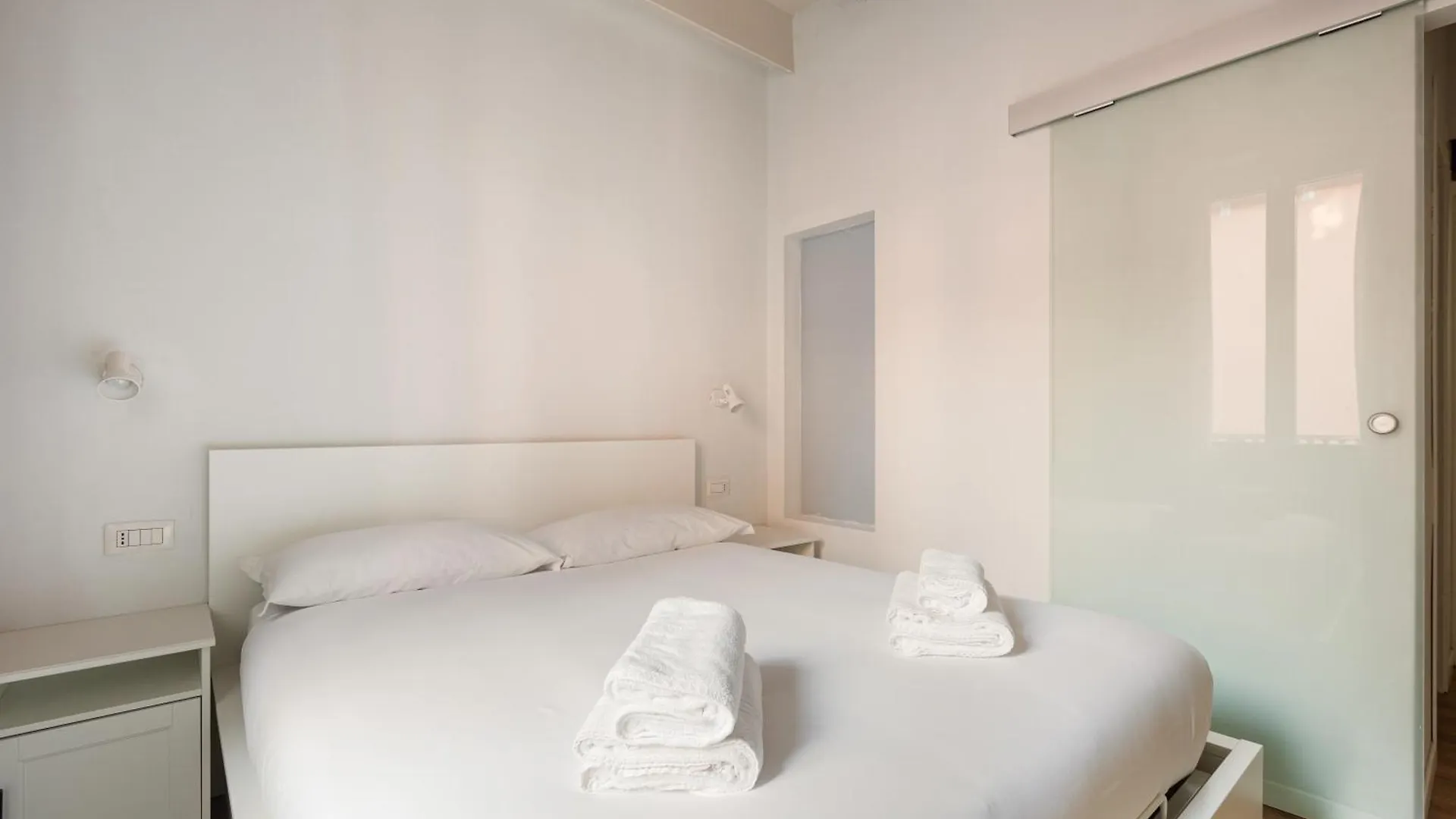 Bright Apartment -Pasteur M1 Milan 0*,